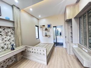 Bán nhà Đức Giang, Long Biên: 38m, 5 tầng, giá 6,98 tỷ: Dân Xây, Ô Tô, gần phố, giá rẻ