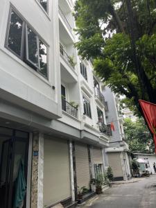 Bán nhà Đức Giang, Long Biên: 35m2, 5 tầng, giá 6,1 tỷ: Nhà mới, ô tô đỗ cữa, gần chợ, sátphố