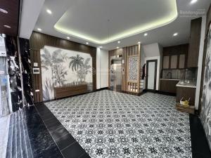 Bán nhà Ngô Gia Tự, Đức Giang, Long Biên: 45m2, 6 tầng, giá 9,3 tỷ: lô góc, thang máy, gara ô tô