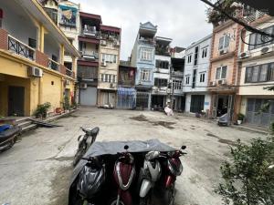 Bán nhà Gia Quất, Thượng Thanh, Long Biên: 43m2, 5 tầng, giá 7 tỷ: Dân xây, gara ô tô