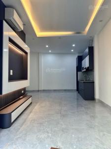 Bán nhà Ngọc Lâm, Long Biên: 40m, 5 tầng, giá 7,5 tỷ:,Nhà Mới, Full Đồ, Sát Phố, Gần Chợ, Trường