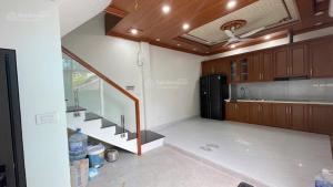 Bán nhà Hoa Lâm, Việt Hưng, Long Biên: 35m2, 5 tầng, giá 6,5 tỷ: Dân xây, sát ô tô tránh, gần BigC