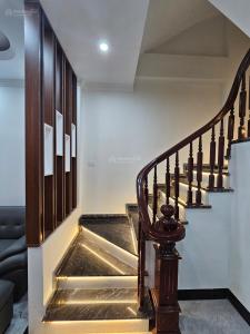 Bán nhà Ngọc Thuỵ, Long Biên: 40m, 5 tầng, giá 7,5 tỷ: Nhà Mới, Full Nội Thất, Gần Ô tô Tránh