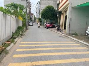 Bán nhà Đức Giang, Long Biên: 98m2, 3 tầng, 13,5 tỷ, dân xây, gara ô tô, kinh doanh, vỉa hè