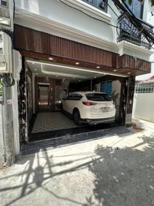Bán nhà Trường Lâm, Việt Hưng, Long Biên: 36m2, 5 tầng, giá 10,8 tỷ: Dân Xây, Gara ô tô, Gần Phố