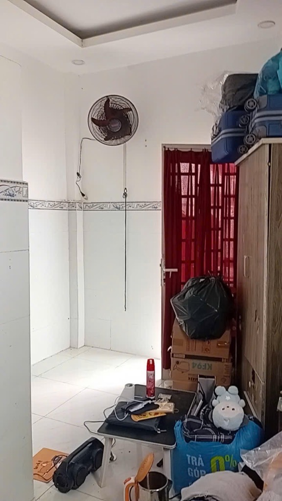 Bán nhà 3 gốc mặt tiền đường Trần Xuân Soạn, ngang 3m, diện tích 21m2, có sổ hồng riêng
