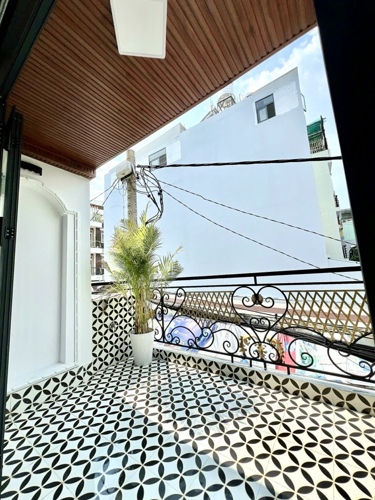 NHÀ PHỐ 3 TẦNG XINH LUNG LINH - NGUYỄN THỊ THẬP NỐI DÀI - HẺM OTO ĐỖ CỬA - FULL NỘI THẤT CAO CẤP - THÍCH HỢP MUA Ở GIA ĐÌNH 3 THẾ HỆ -