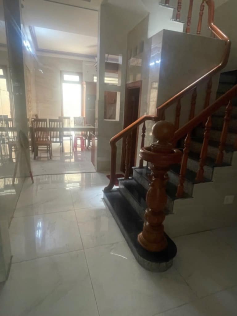 Siêu phẩm nhà mặt tiền đường , 3 tầng , quận 2 .