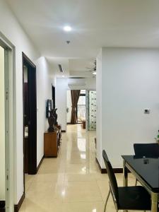 Bán nhà phố Dương Quảng Hàm  – Cầu Giấy 35 m2 5 tầng MT 4 m gần phố ngõ thông còn mới về ở ngay