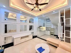 NHÀ ĐẸP PHỐ PHÁO ĐÀI LÁNG - NGÕ THÔNG - TRUNG TÂM - MẶT TIỀN RỘNG