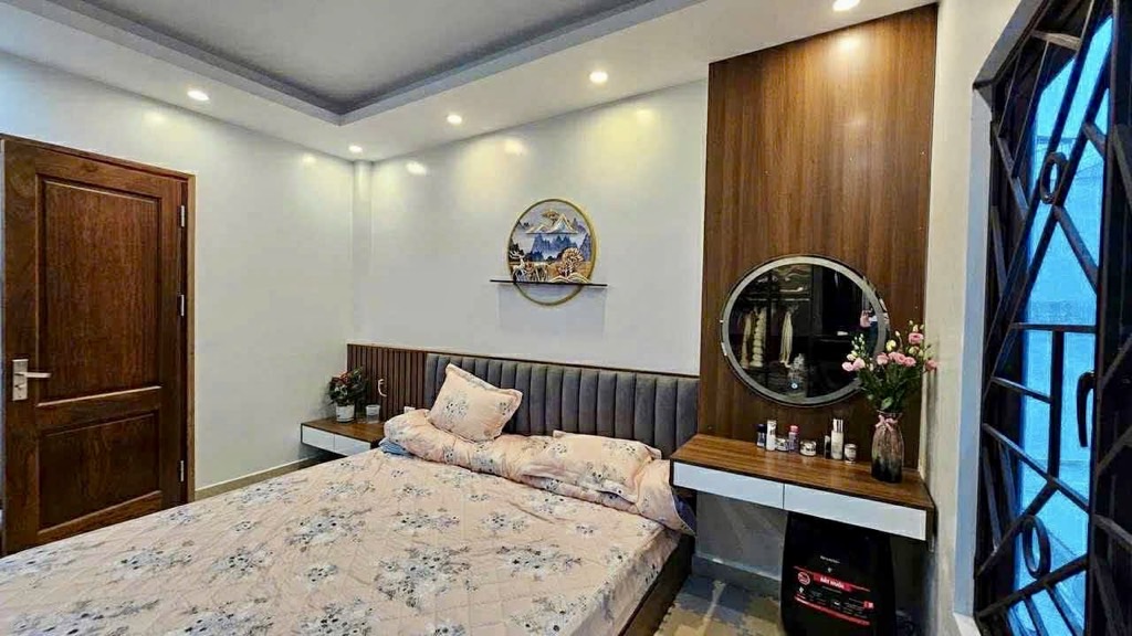 Nhà đẹp Hồ Tùng Mậu - ô tô cách 15 m, 3 bước ra mặt đường Quốc Lộ 32- 5 tầng , 33m2, hơn 7 tỷ.