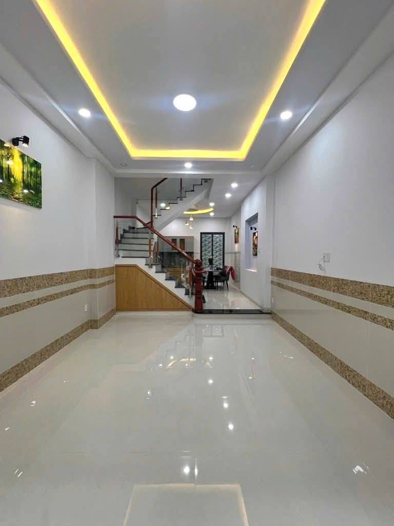 BÁN NHÀ ĐẸP SÁT LÊ VĂN QUỚI - NGÃ TƯ 4 XÃ - HẺM XE HƠI