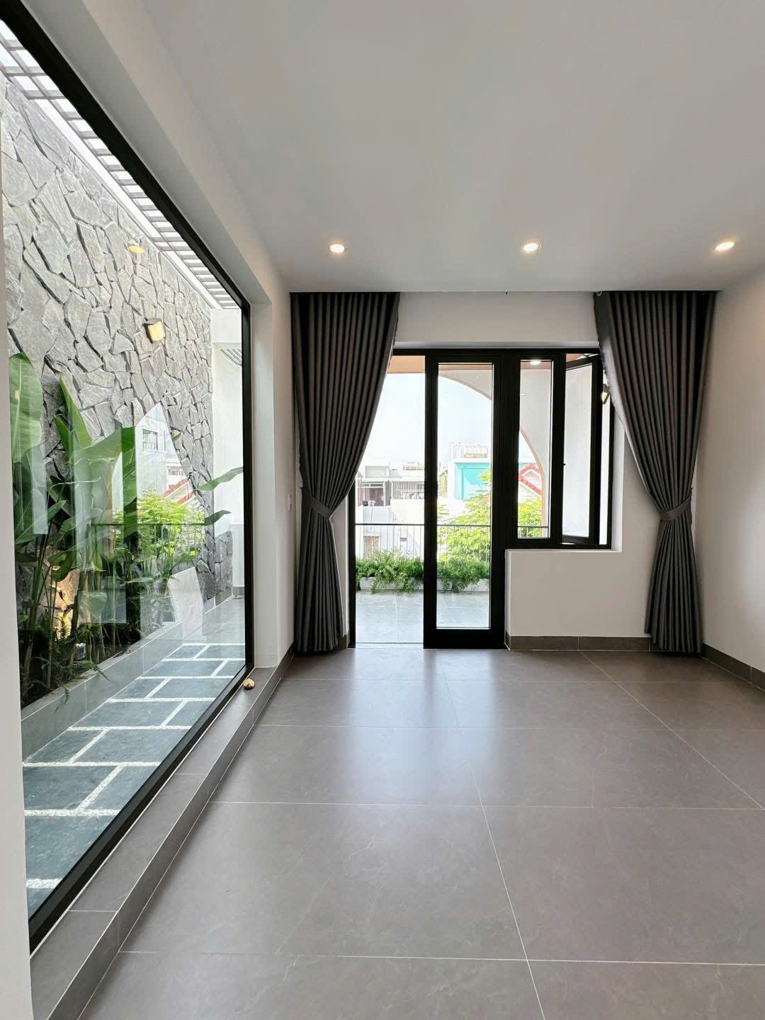 Bán nhà Lê Văn Quới 3 tầng đúc chắc chắn (4×13) hẻm 6m sổ vuông vức giá chỉ 5,95 tỷ.