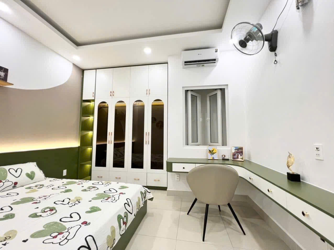 Siêu Phẩm Nhà Mới 4 Tầng Ngay Hương Lộ 2 - Bình Tân - HXT - 5PN - SHR HC Đủ - Nhỉnh 5 Tỷ