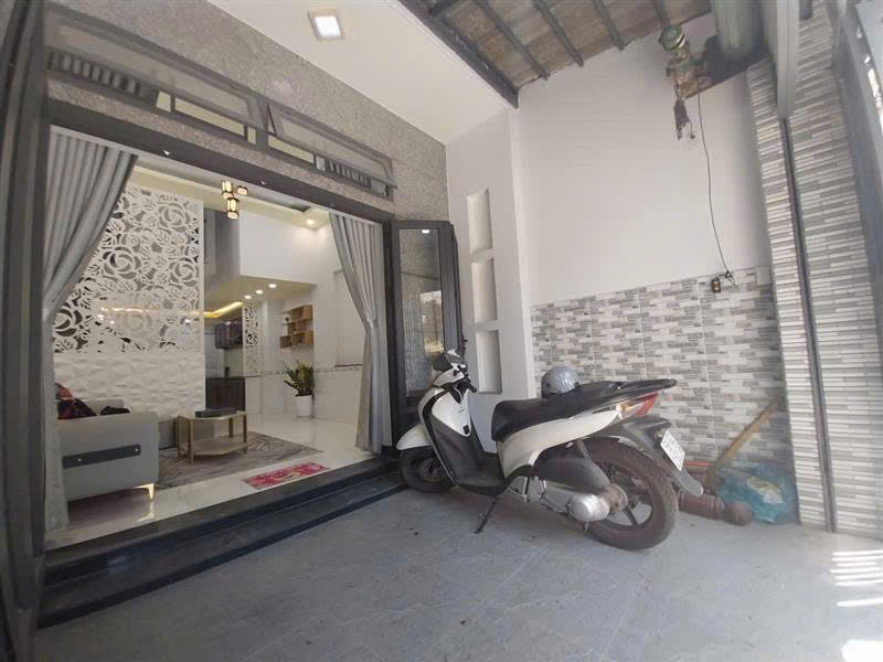 NHÀ ĐẸP SÂN RỘNG TRƯỚC NHÀ NGUYỄN VĂN KHỐI, P8, GV, HCM 56M2 3 TẦNG 5.95 T