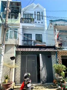 NHÀ ĐẸP SÂN RỘNG TRƯỚC NHÀ NGUYỄN VĂN KHỐI, P8, GV, HCM 56M2 3 TẦNG 5.95 T