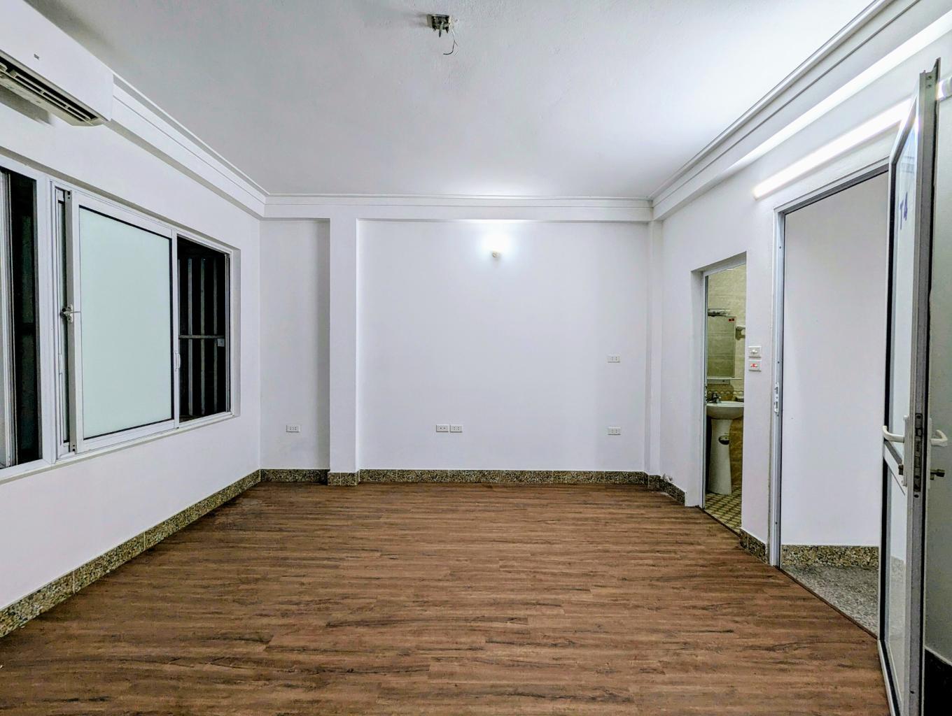 Bán Nhà 3 bước đến phố - 6 tầng khang trang ở luôn - trung tâm Quận Đống Đa