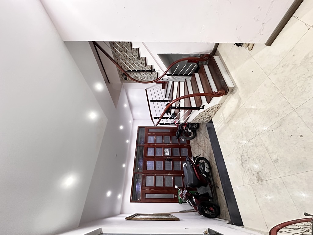 Bán nhà phố Trường Chinh, 60m vuông, ba bước chân đến phố, dòng tiền 720tr/năm