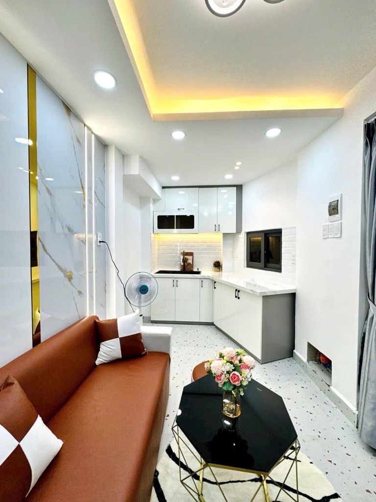 Ngay Trần Bình Trọng nhà mới xách vali vào ở giá chỉ 3.15 tỷ