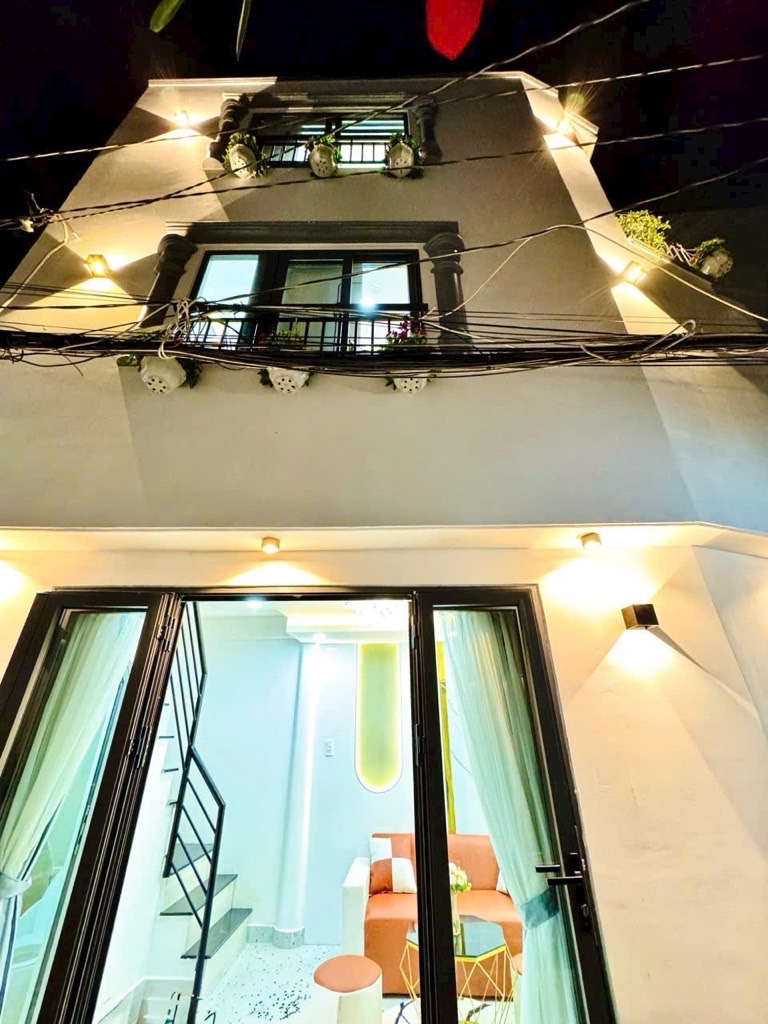 Ngay Trần Bình Trọng nhà mới xách vali vào ở giá chỉ 3.15 tỷ