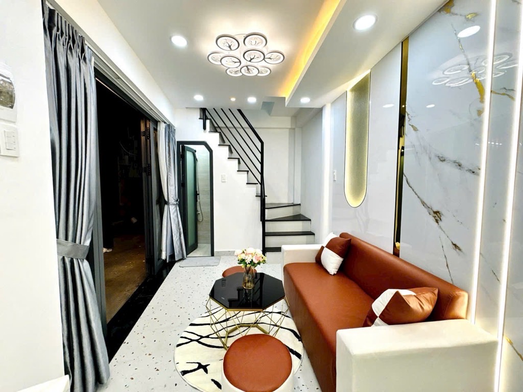 Ngay Trần Bình Trọng nhà mới xách vali vào ở giá chỉ 3.15 tỷ
