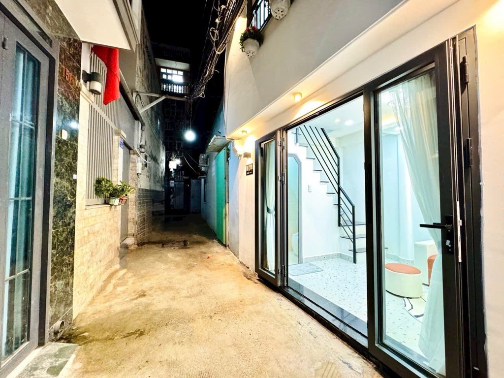 Ngay Trần Bình Trọng nhà mới xách vali vào ở giá chỉ 3.15 tỷ