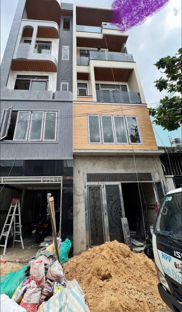 SIÊU PHẨM 5 TẦNG - HẺM XE TẢI - GẦN NGÃ 4 BỐN XÃ - GIÁ CHỈ 9.5 TỶ
