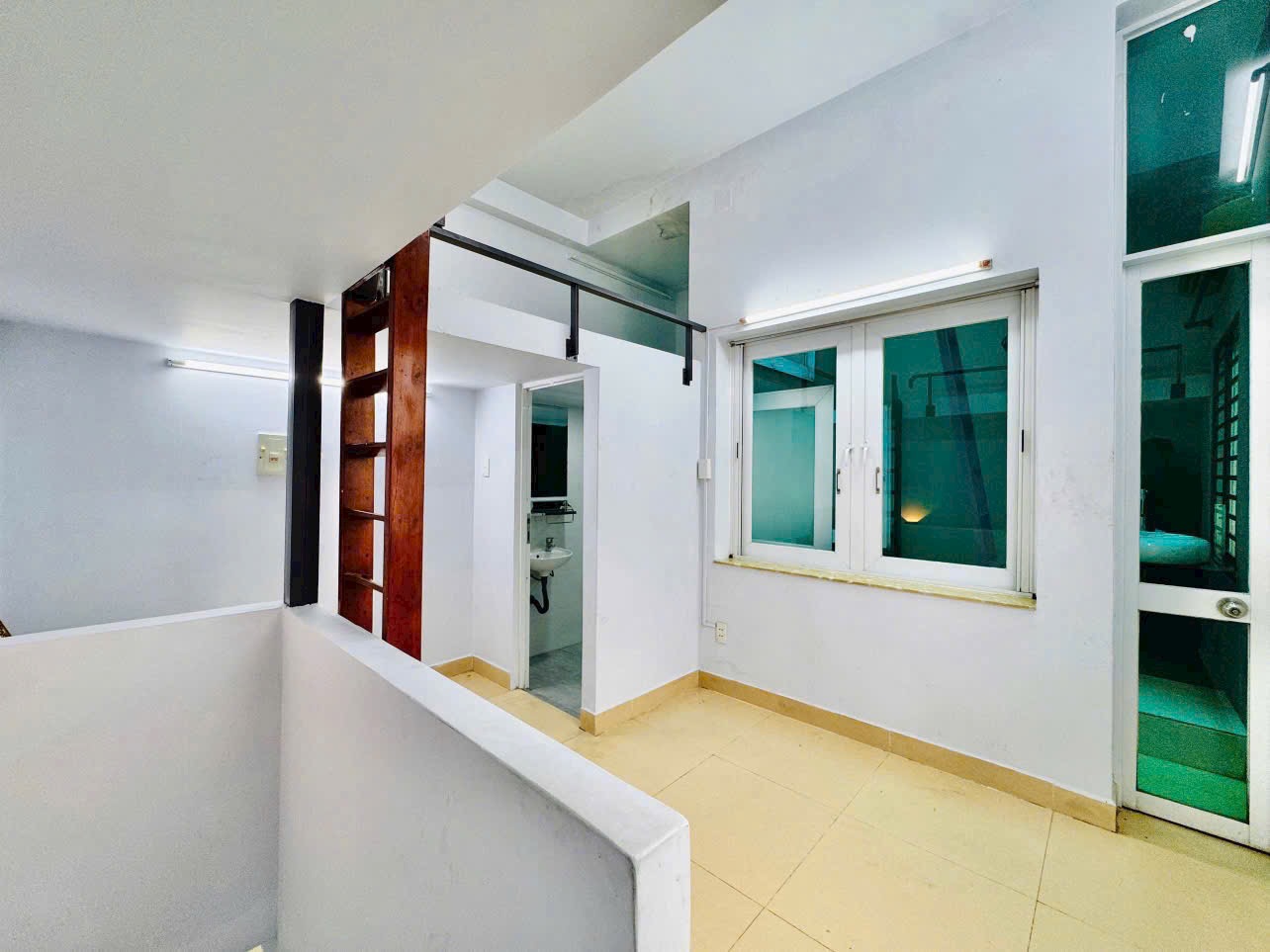 Ô TÔ ĐẬU CỬA- NƠ TRANG LONG- BÌNH THẠNH—4 TẦNG- 4.48 TỶ TL