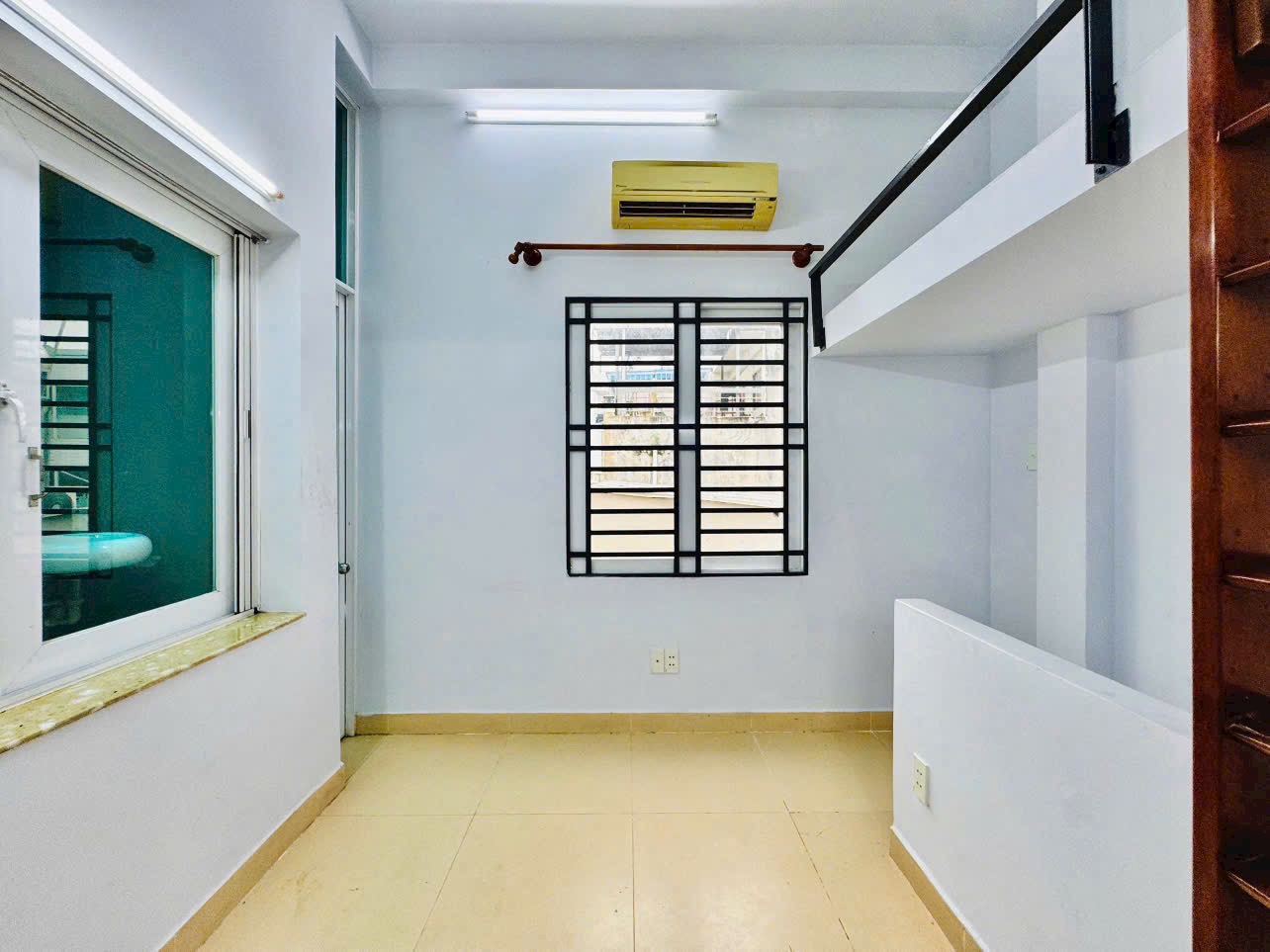 Ô TÔ ĐẬU CỬA- NƠ TRANG LONG- BÌNH THẠNH—4 TẦNG- 4.48 TỶ TL