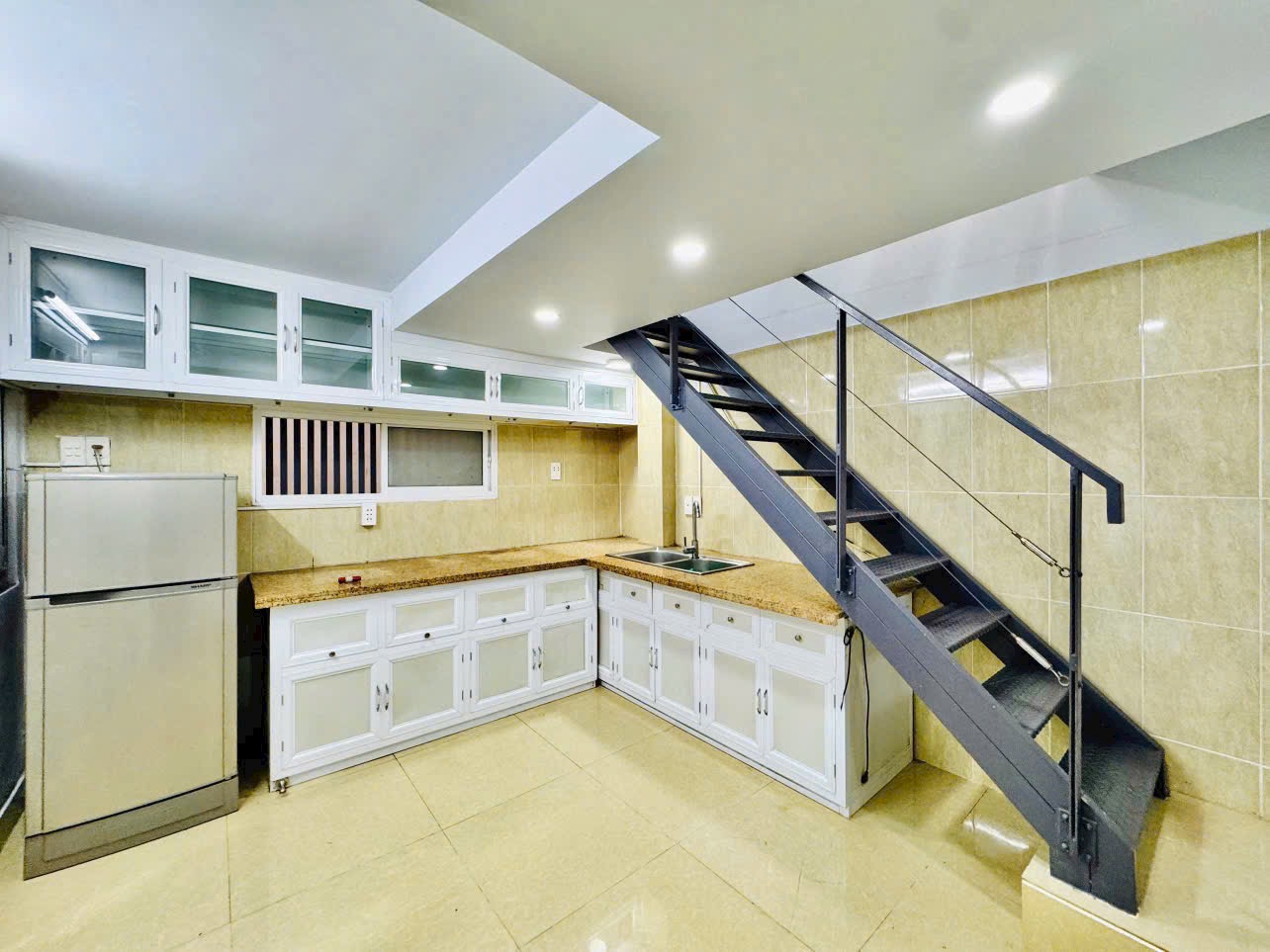 Ô TÔ ĐẬU CỬA- NƠ TRANG LONG- BÌNH THẠNH—4 TẦNG- 4.48 TỶ TL