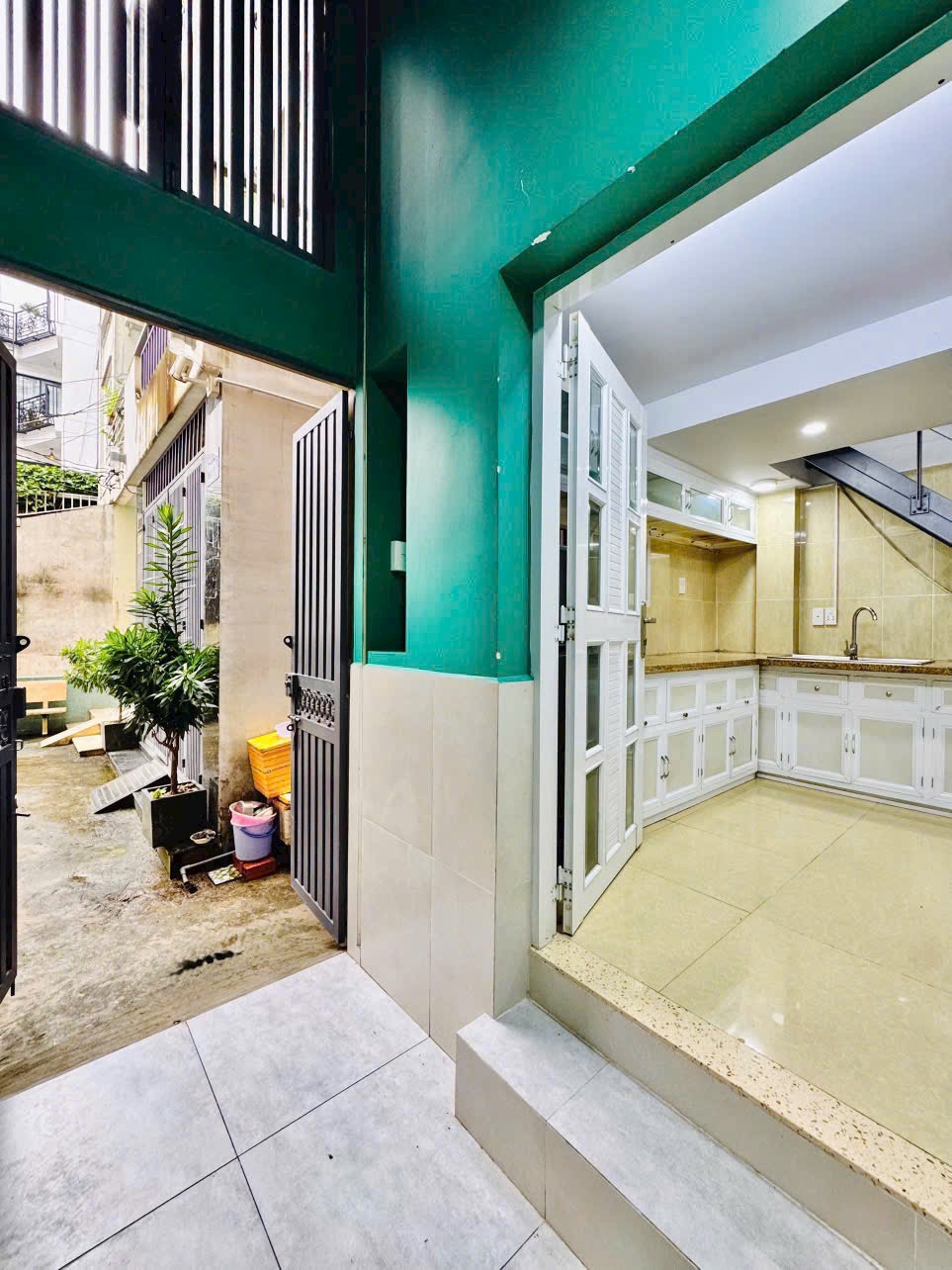 Ô TÔ ĐẬU CỬA- NƠ TRANG LONG- BÌNH THẠNH—4 TẦNG- 4.48 TỶ TL