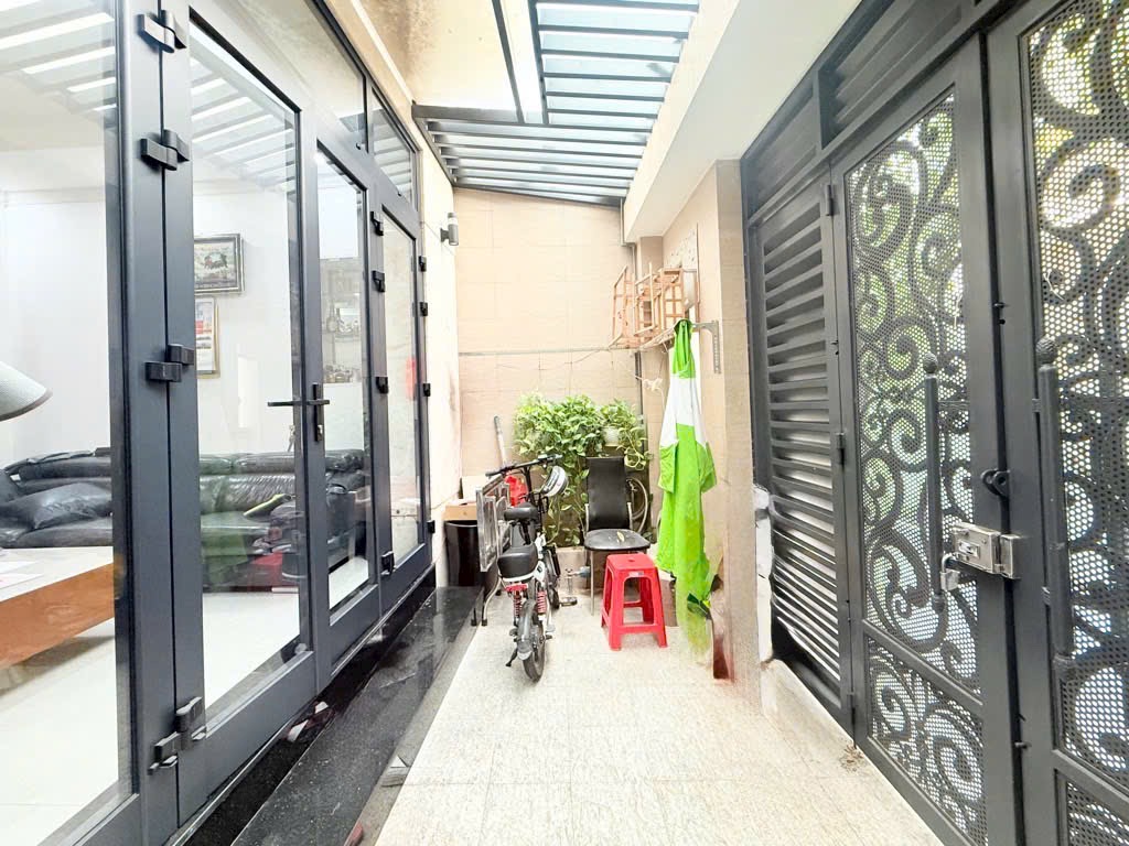 BÙI ĐÌNH TUÝ- 10M RA HẺM XE TẢI THÔNG NGÔ ĐỨC KẾ- 4 TẦNG