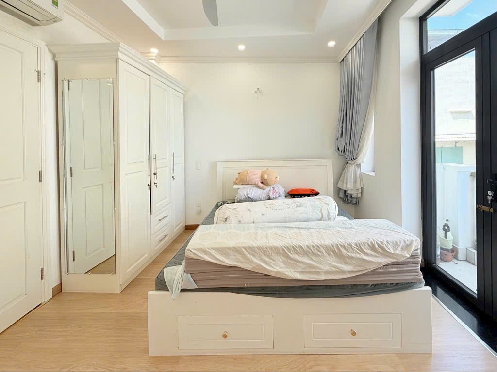 BÙI ĐÌNH TUÝ- 10M RA HẺM XE TẢI THÔNG NGÔ ĐỨC KẾ- 4 TẦNG