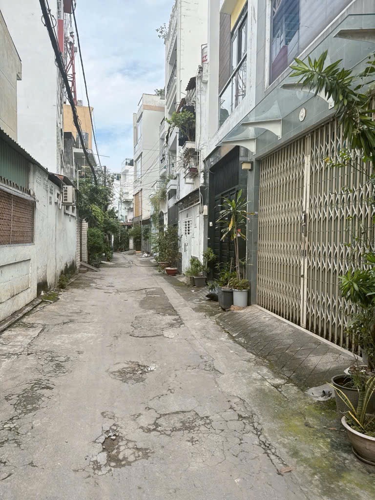 BÁN NHÀ BÌNH THẠNH- NƠ TRANG LONG- SÁT MẶT TIỀN- XE HƠI VÀO NHÀ- 6.6 Tỷ