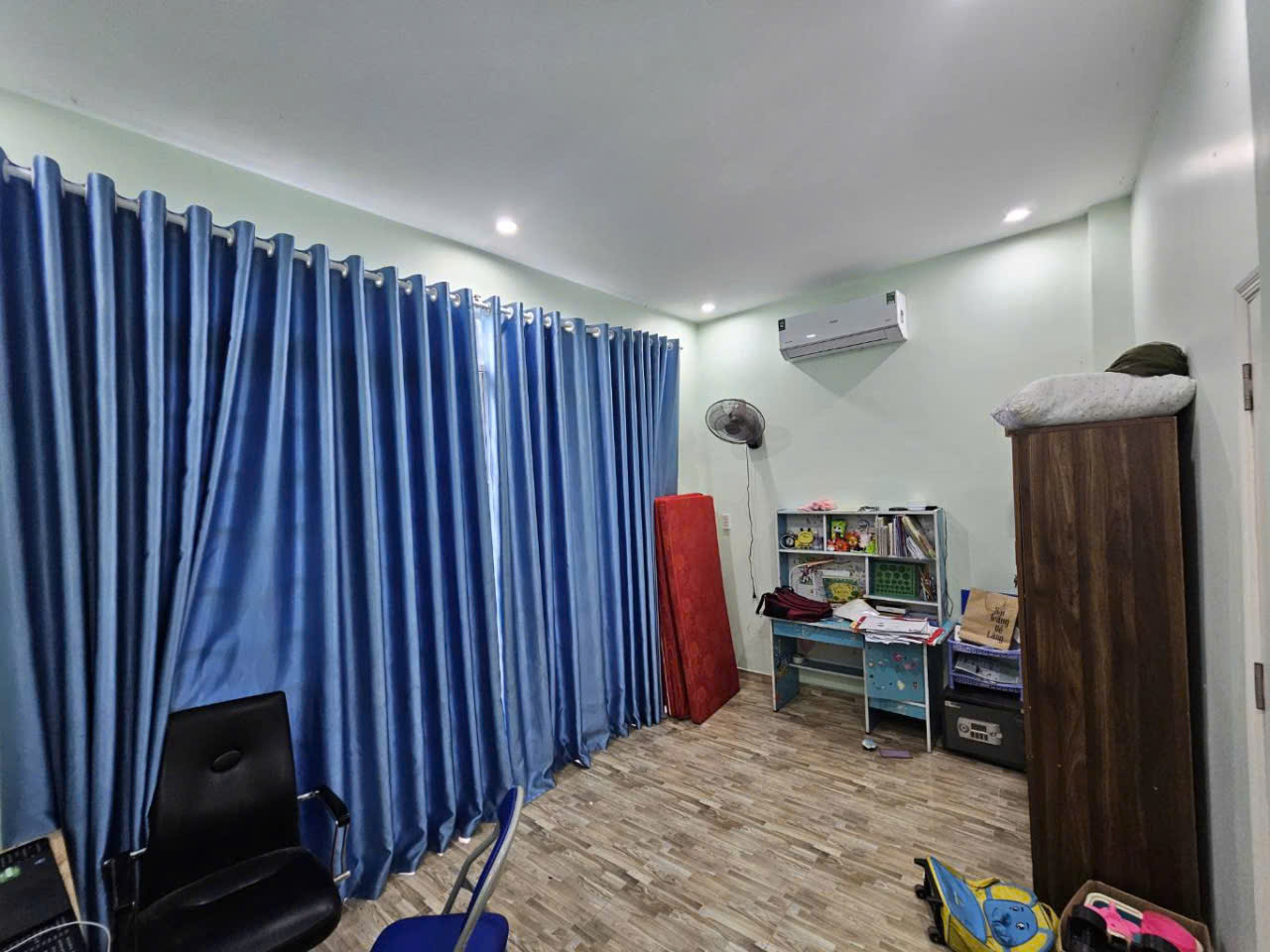Nhà 4 tầng 52m2 - Hẻm xe hơi - 5 tỷ xxx - Hàng xóm Vinhomes.