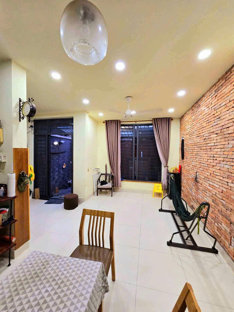 Bán nhà 2 tầng Q9 - Nhỉnh 3 tỷ 56m2 - Hẻm xe hơi.