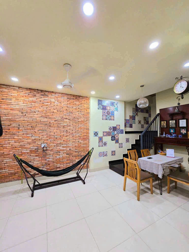 Bán nhà 2 tầng Q9 - Nhỉnh 3 tỷ 56m2 - Hẻm xe hơi.