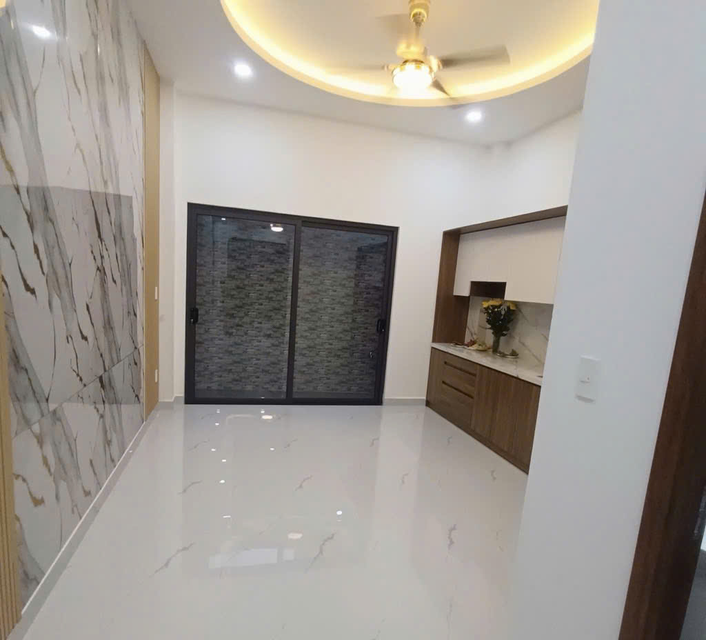 Bán nhà 3 tầng mới xây 61.6m2 - Nhỉnh 5 tỷ - Phường Long Bình Q9