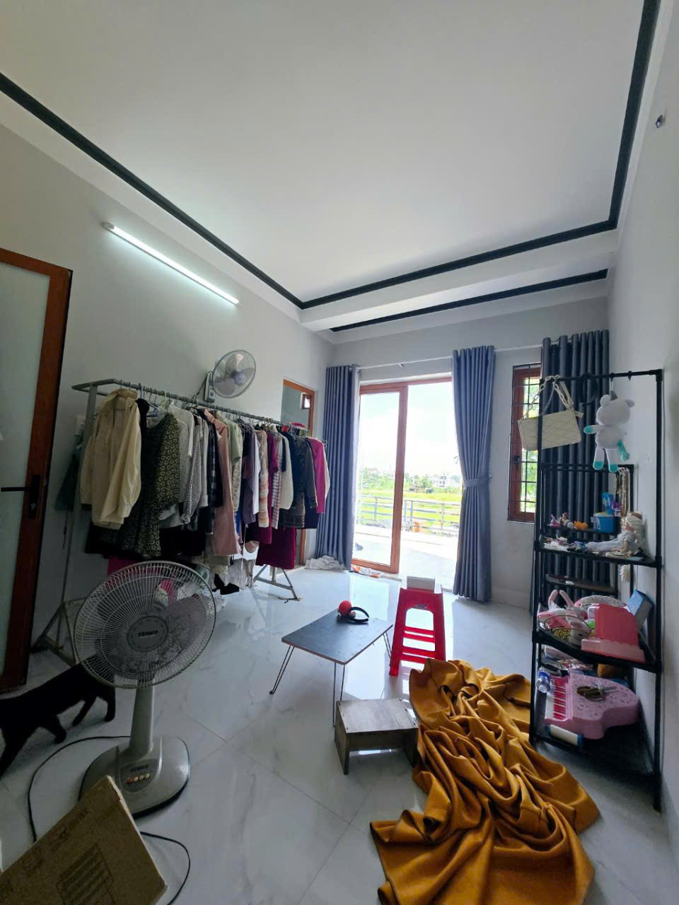 Bán nhà 3 tầng Q9 - Nhỉnh 6 tỷ - Mặt tiền kinh doanh