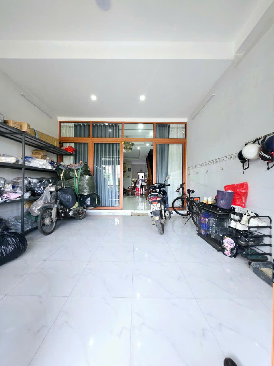 Bán nhà 3 tầng Q9 - Nhỉnh 6 tỷ - Mặt tiền kinh doanh