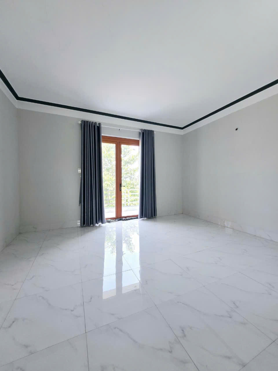 Bán nhà 3 tầng Q9 - Nhỉnh 6 tỷ - Mặt tiền kinh doanh