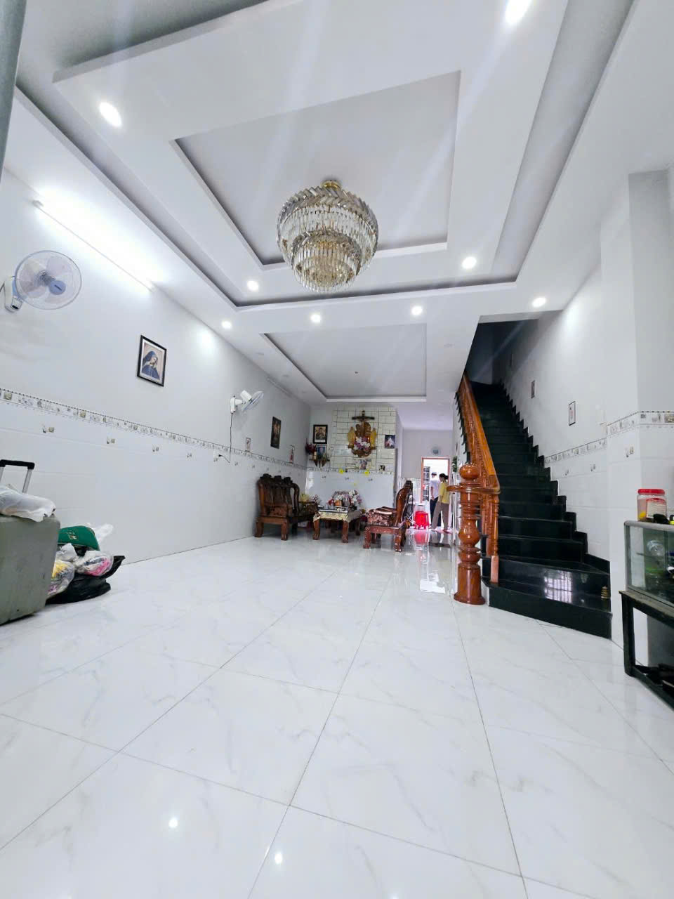 Bán nhà 3 tầng Q9 - Nhỉnh 6 tỷ - Mặt tiền kinh doanh