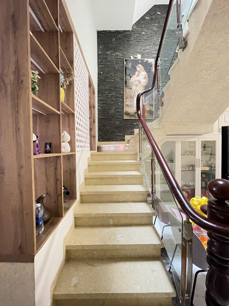 NHÀ ĐẸP 3 TẦNG Q9 - TRÒN 8 TỶ - FULL NỘI THẤT SANG TRỌNG - HẺM Ô TÔ