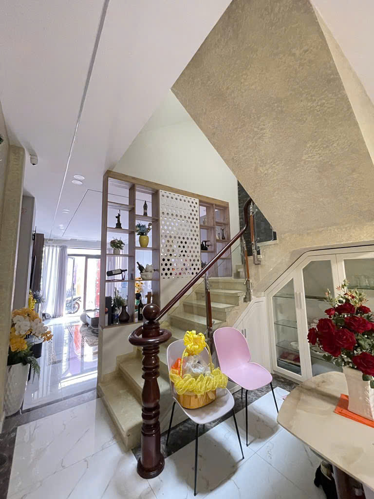 NHÀ ĐẸP 3 TẦNG Q9 - TRÒN 8 TỶ - FULL NỘI THẤT SANG TRỌNG - HẺM Ô TÔ