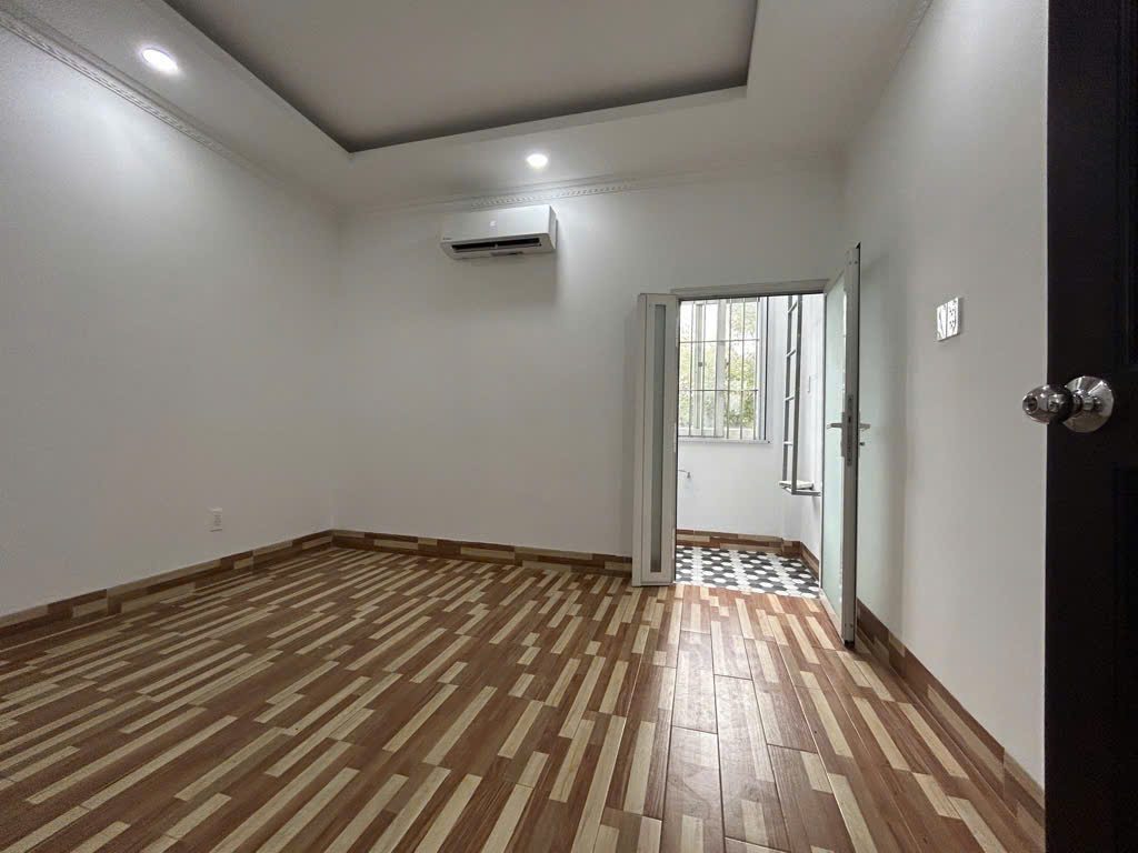 BÁN NHÀ MỚI 2 TẦNG 40M2 Q9 - 2.2 TỶ - CHỖ ĐỂ Ô TÔ
