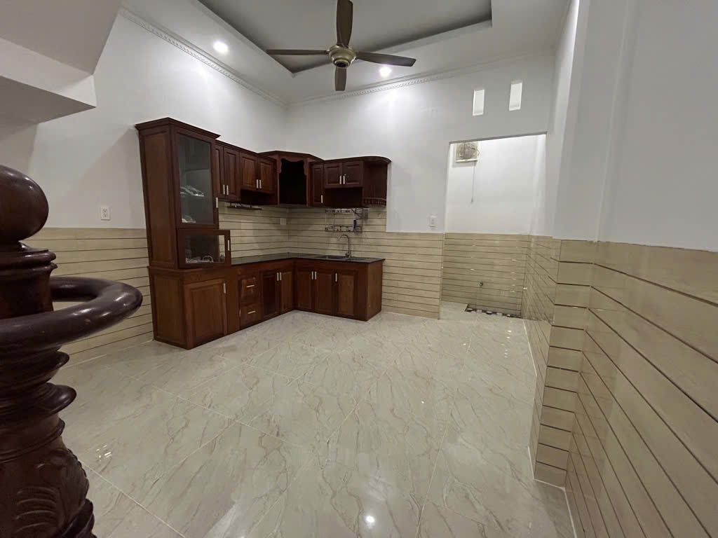 BÁN NHÀ MỚI 2 TẦNG 40M2 Q9 - 2.2 TỶ - CHỖ ĐỂ Ô TÔ