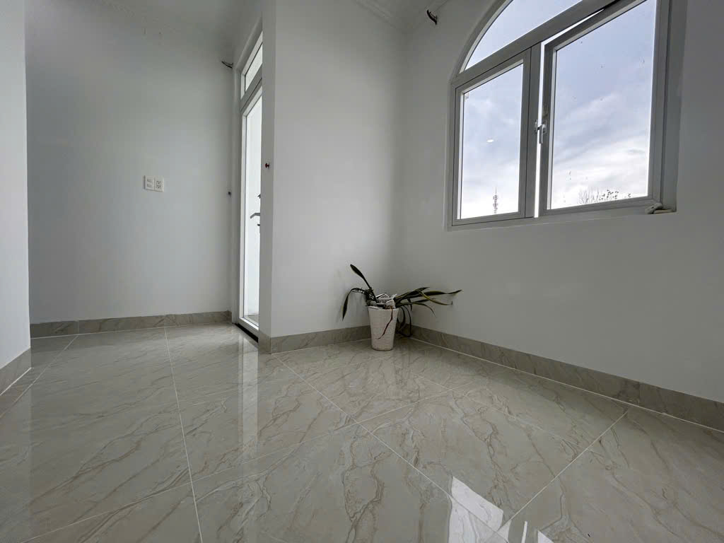 BÁN NHÀ MỚI 2 TẦNG 40M2 Q9 - 2.2 TỶ - CHỖ ĐỂ Ô TÔ