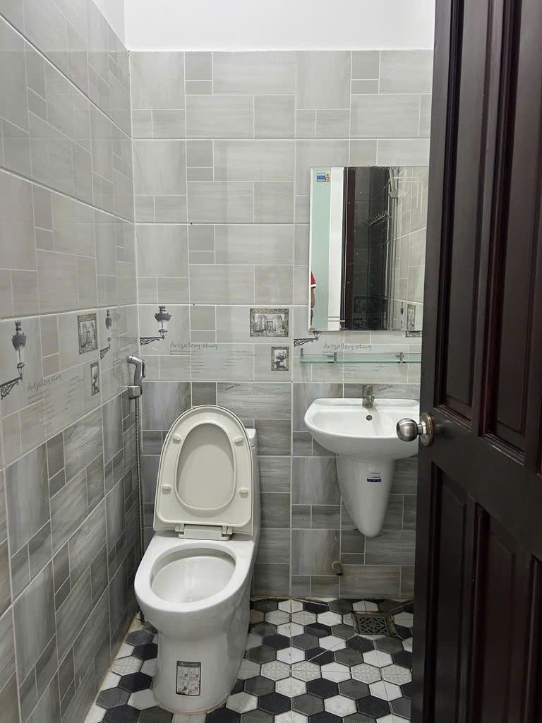 BÁN NHÀ MỚI 2 TẦNG 40M2 Q9 - 2.2 TỶ - CHỖ ĐỂ Ô TÔ