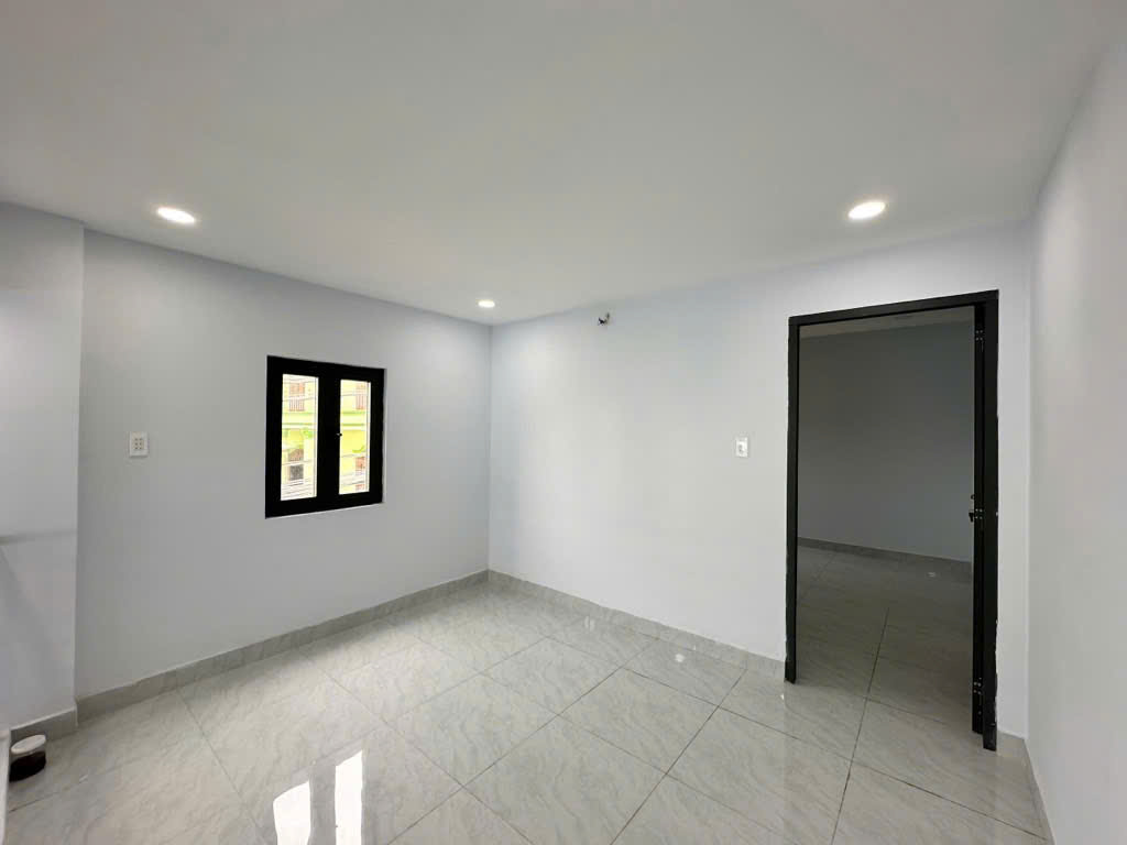 Bán nhà 2 tầng Q9 - Nhỉnh 4 tỷ - Hẻm xe hơi - Sổ đủ