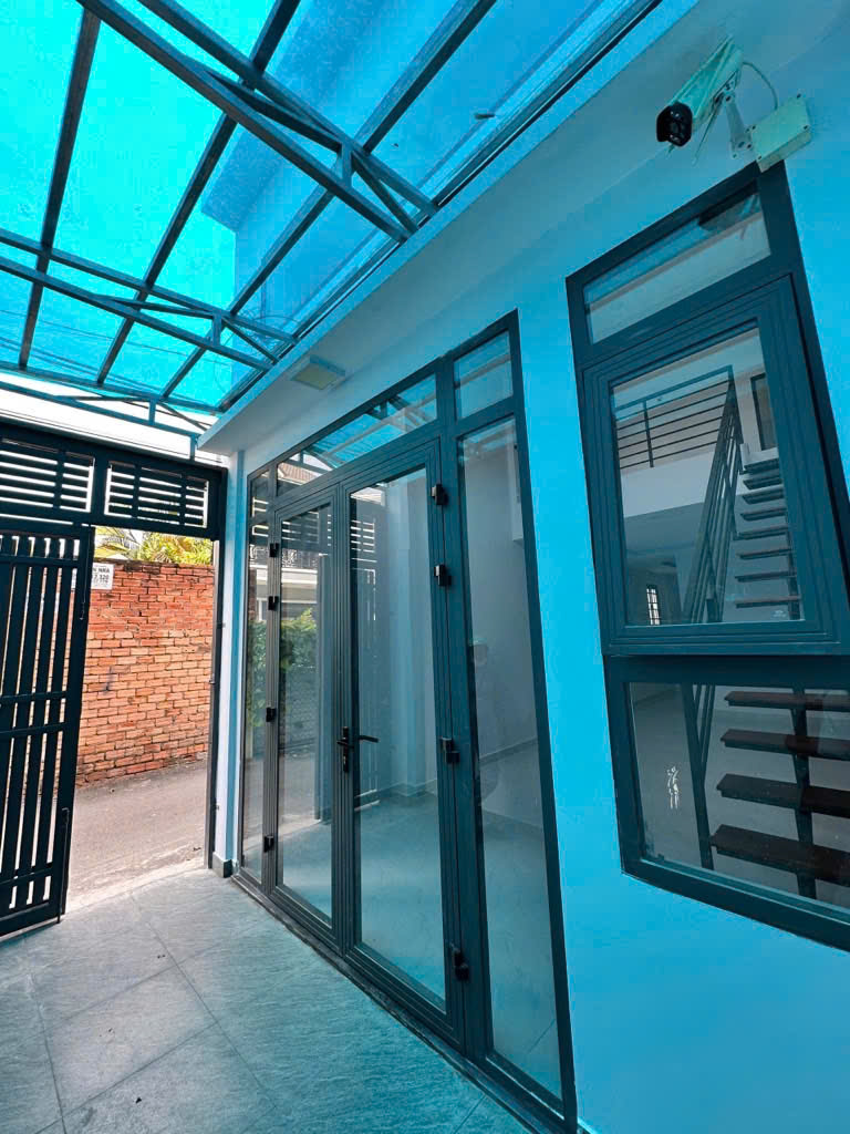 Bán nhà 2 tầng Q9 - Nhỉnh 4 tỷ - Hẻm xe hơi - Sổ đủ